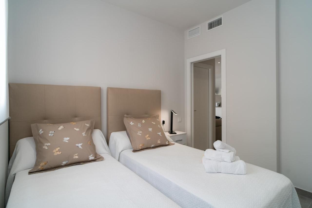 Aac Malaga - Apartamento Con Terraza, Muy Amplio, Totalmente Equipado, Cerca Del Centro Y Nuevo! ภายนอก รูปภาพ